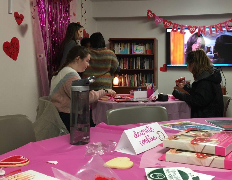 Spreading+love+during+Galentines+Day+at+the+Womens+Center