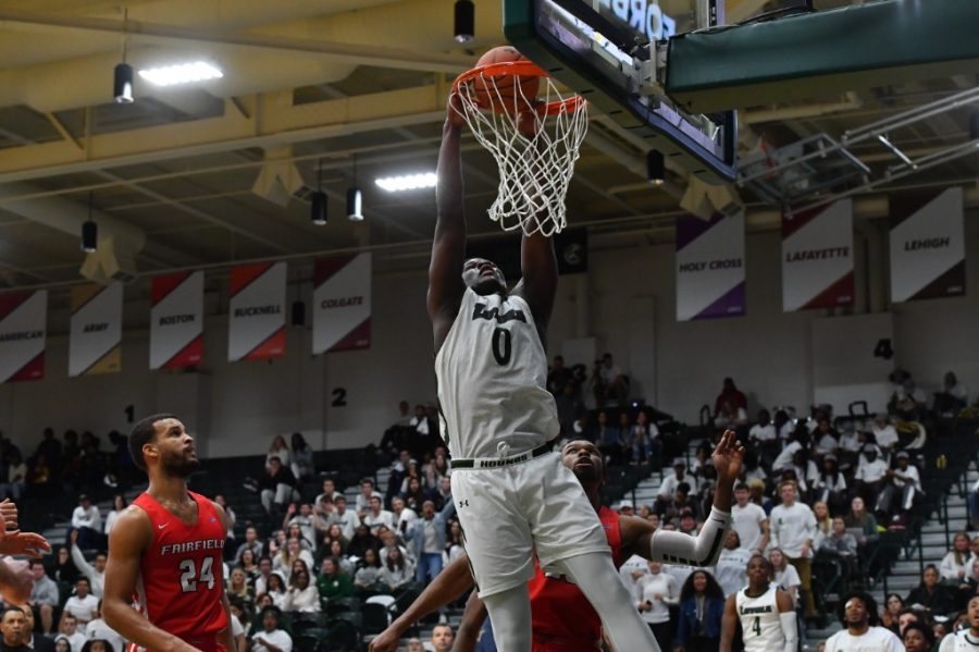 Men’s basketball drops road game to George Mason