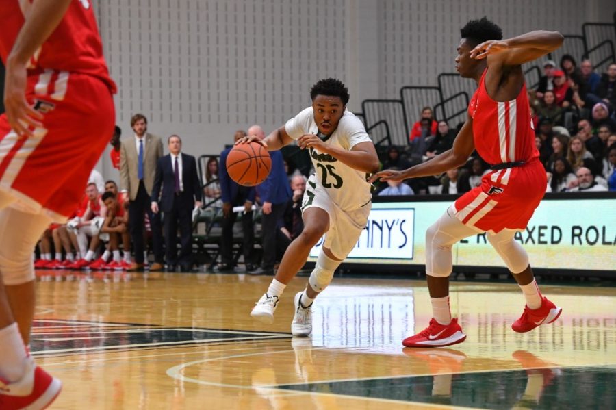 Men’s basketball picks up non-conference win at Delaware State ﻿