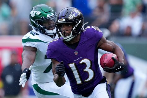 EAST RUTHERFORD, NEW JERSEY - SEPTEMBER 11: Devin Duvernay #13 of the Baltimore Ravens fields a punt return in the first quarter at MetLife Stadium on September 11, 2022 in East Rutherford, New Jersey. (Photo by Mitchell Leff/Getty Images)