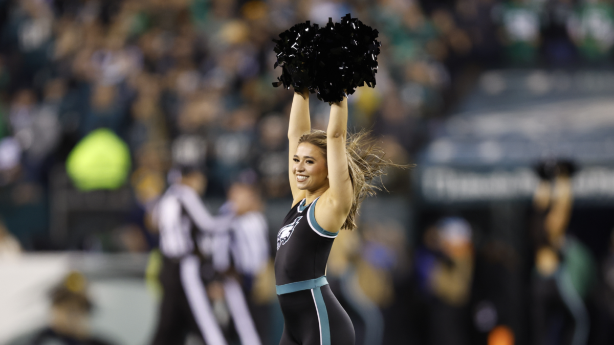 Loyola+Alumna+on+her+Day-to-Day+Hustle+as+a+Public+Relations+Agent+and+Eagles+Cheerleader