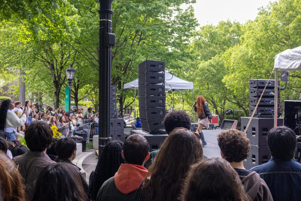 Ravyn Lenae's Performance